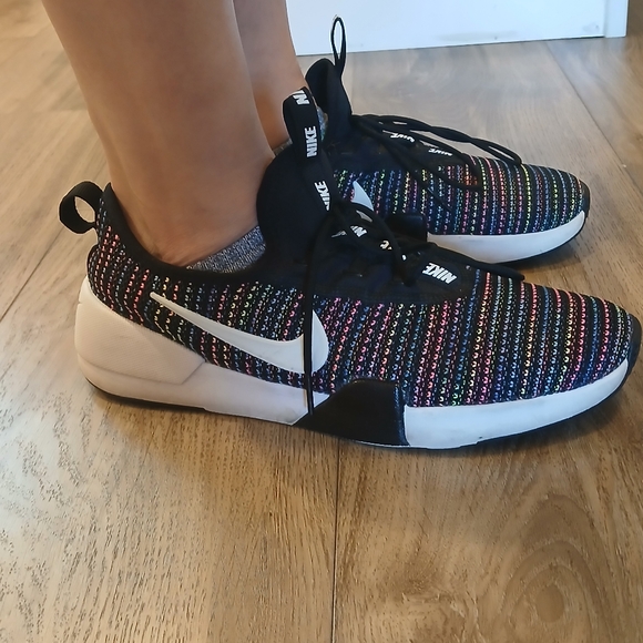 Nike Black Multi-Color Sneakers - Picture 5 of 9